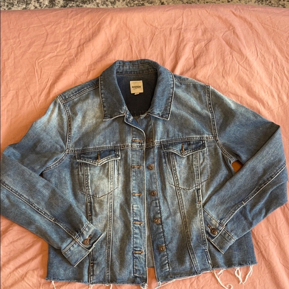 Cool Denim jacket to pair with all your outfits!